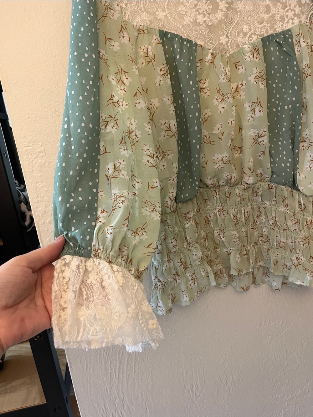 Gigio Sage Green Floral Lace Yoke Peasant Blouse - Picture 2 of 4